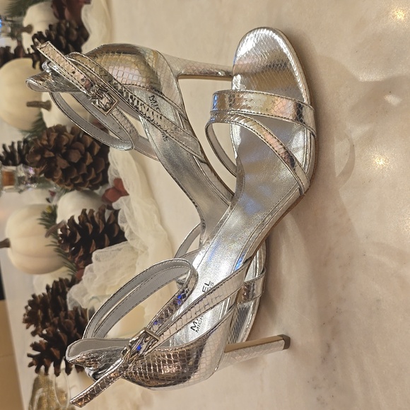 NWOT MICHAEL Michael Kors Kimberly Snake Embossed Leather Sandal in Size 7.5 - Picture 8 of 10